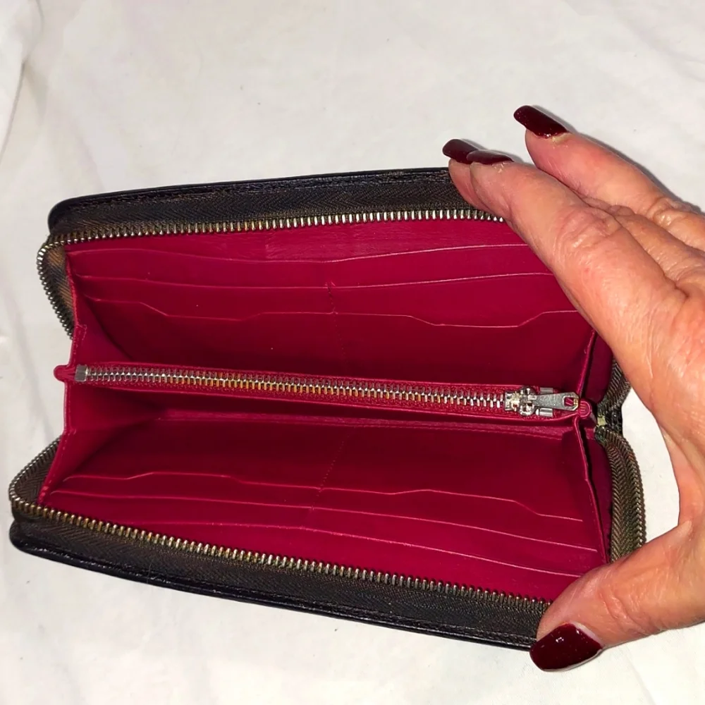 LOEWE Anagram Black Leather Long Zip Around Wallet - Picture 6 of 7
